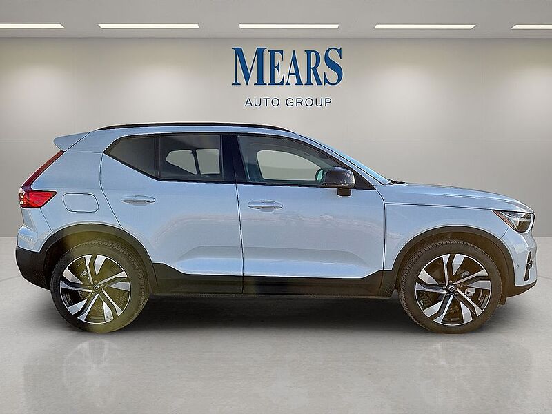 Volvo XC40 Plus, B5 AWD Gas (mild hybrid), Gasoline, Dark