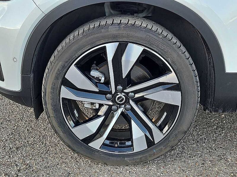 Volvo XC40 Plus, B5 AWD Gas (mild hybrid), Gasoline, Dark