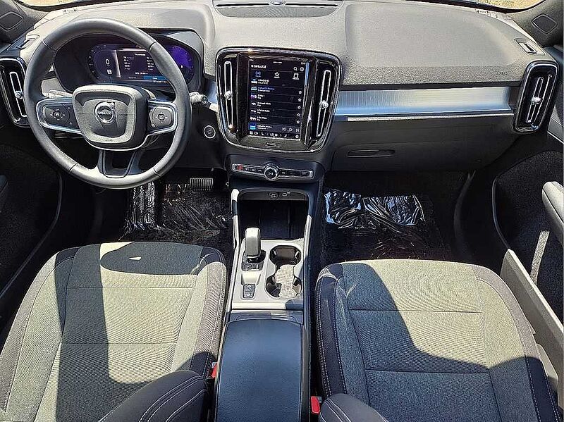 Volvo  XC40 Core, B5 AWD Gas (mild hybrid), Gasoline, Bright