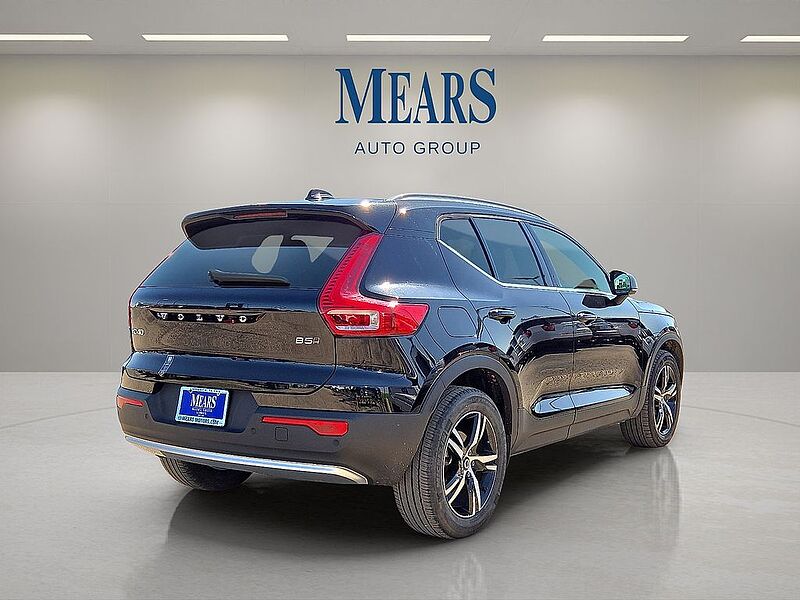 Volvo  XC40 Core, B5 AWD Gas (mild hybrid), Gasoline, Bright