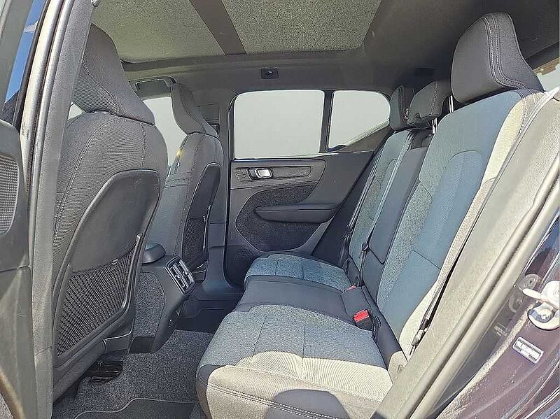 Volvo  XC40 Core, B5 AWD Gas (mild hybrid), Gasoline, Bright