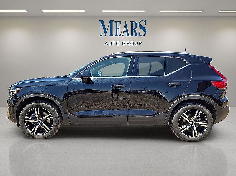 Volvo  XC40 Core, B5 AWD Gas (mild hybrid), Gasoline, Bright