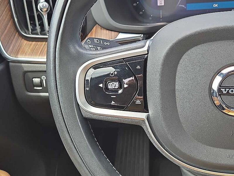 Volvo  XC60 Inscription, B5 FWD