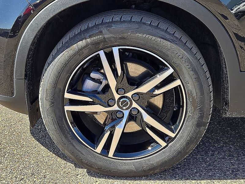 Volvo  XC40 Core, B5 AWD Gas (mild hybrid), Gasoline, Bright