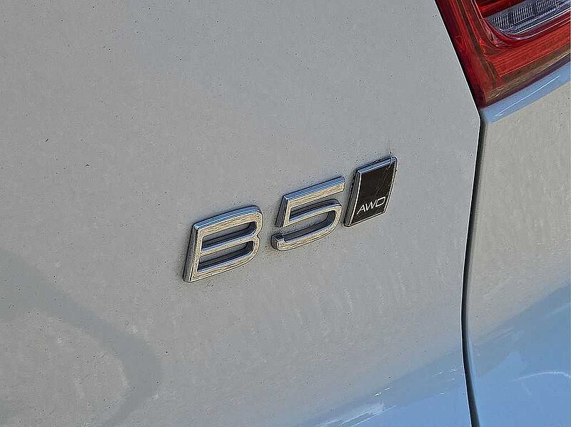 Volvo  XC40 Core, B5 AWD Gas (mild hybrid), Gasoline, Bright