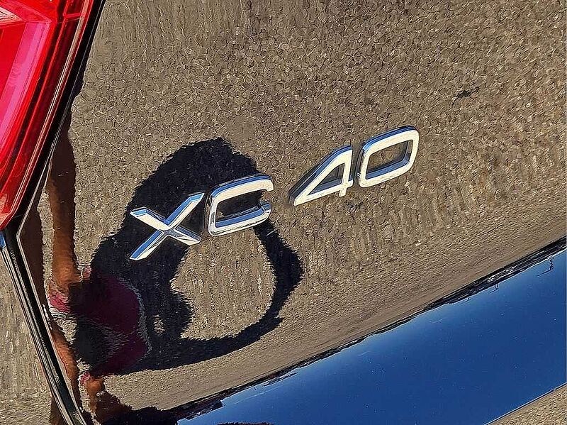 Volvo  XC40 Core, B5 AWD Gas (mild hybrid), Gasoline, Bright
