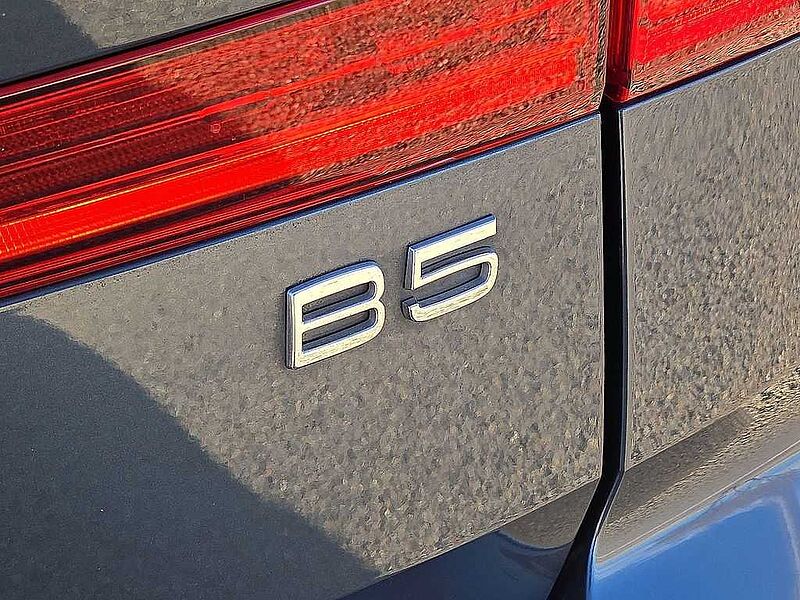 Volvo XC60 Plus, B5 FWD, Mild Hybrid, Bright