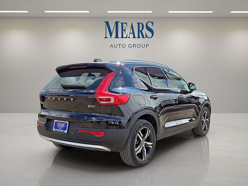 Volvo  XC40 Core, B5 AWD Gas (mild hybrid), Gasoline, Bright