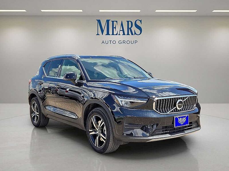 Volvo  XC40 Core, B5 AWD Gas (mild hybrid), Gasoline, Bright