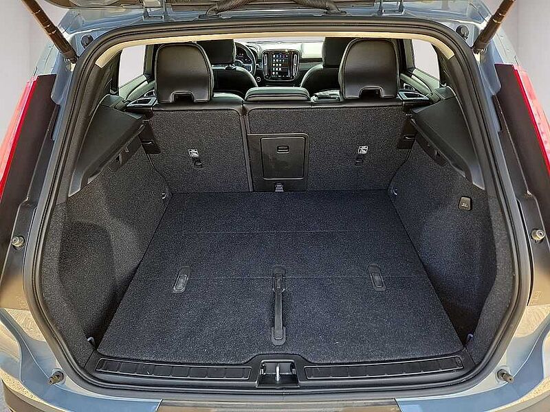 Volvo  XC40 Plus, B5 AWD, Mild Hybrid, Dark