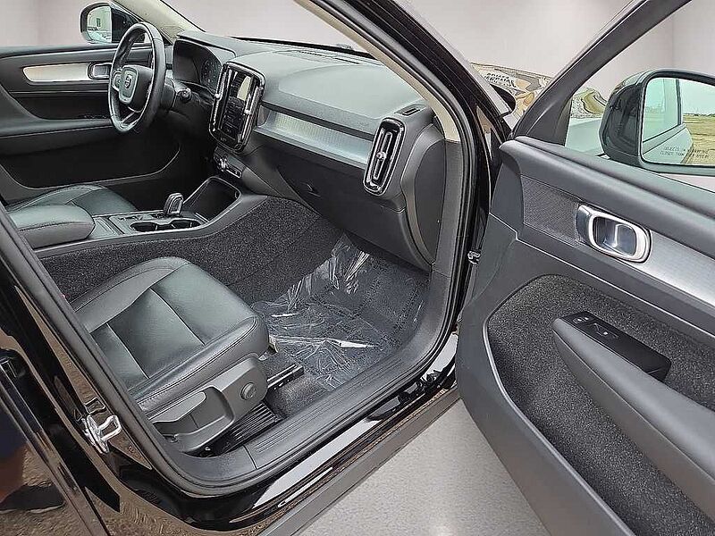 Volvo  XC40 Momentum, T4 FWD