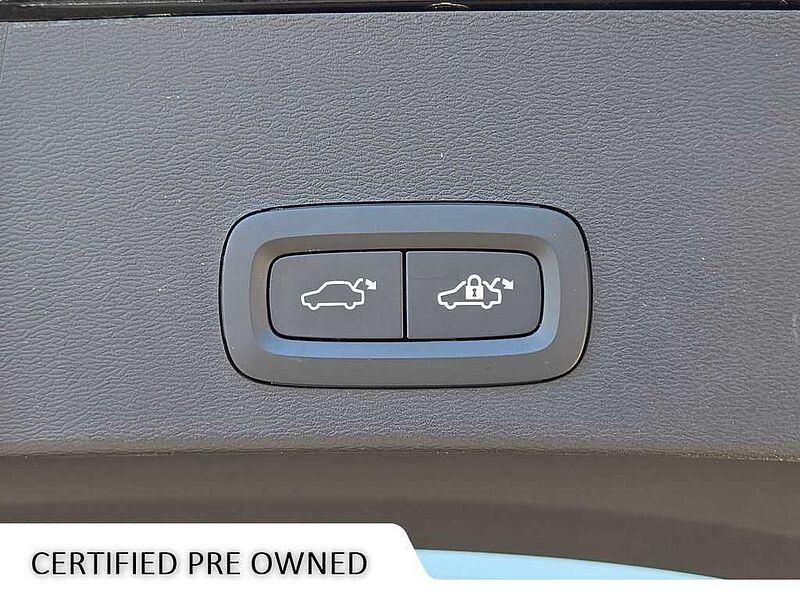Volvo  XC40 Plus, B5 AWD Gas (mild hybrid), Gasoline, Bright