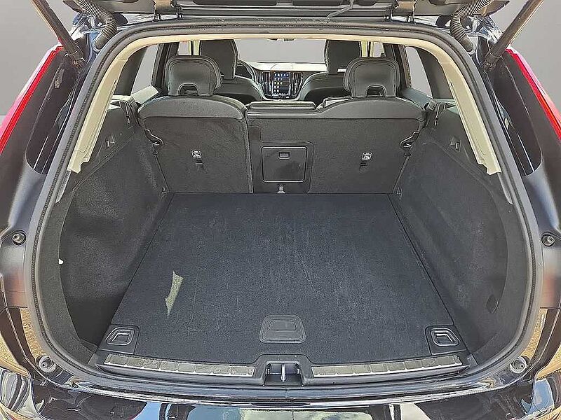 Volvo  XC60 Plus, B5 AWD Gas (mild hybrid), Gasoline, Dark