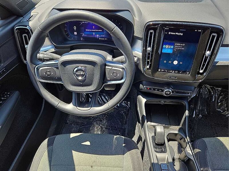 Volvo  XC40 Core, B5 AWD Gas (mild hybrid), Gasoline, Bright