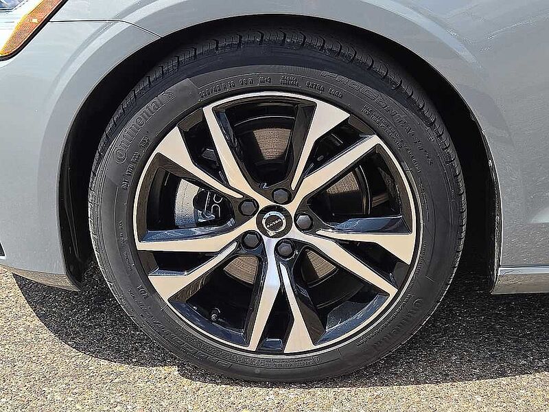Volvo  S60 Core, B5 FWD Gas (mild hybrid), Gasoline, Dark