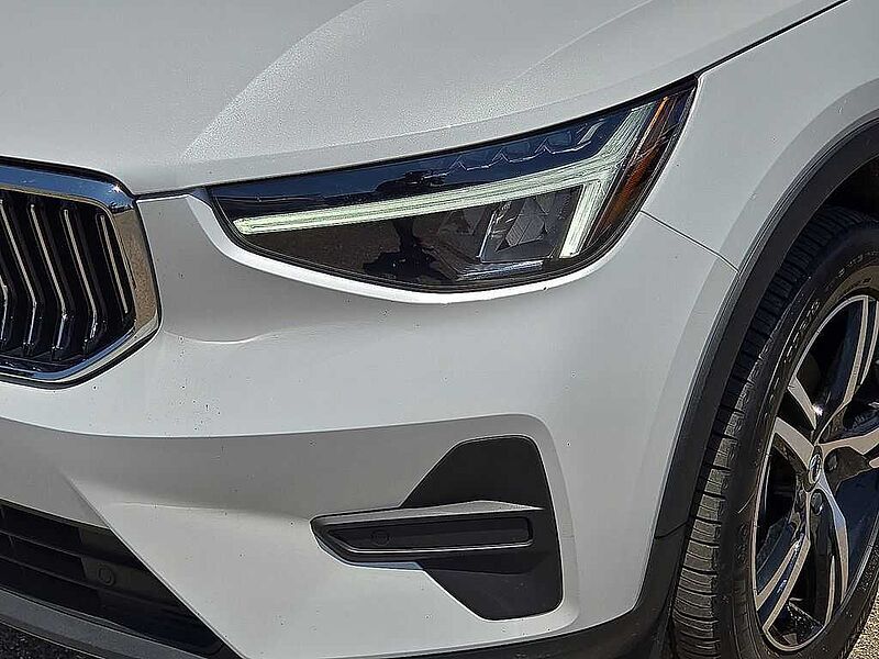Volvo  XC40 Core, B5 AWD Gas (mild hybrid), Gasoline, Bright