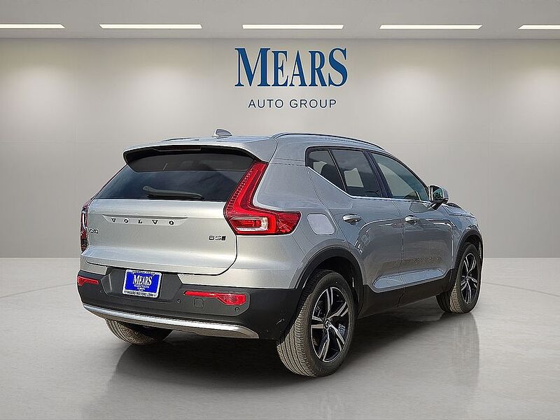 Volvo  XC40 Core, B5 AWD Gas (mild hybrid), Gasoline, Bright