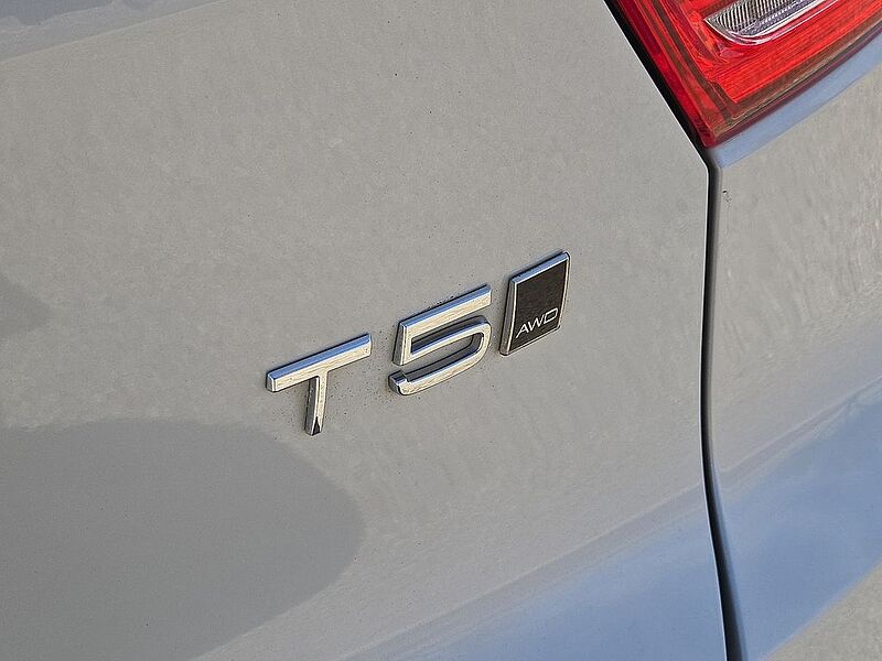 Volvo  XC40 Momentum, T5 AWD