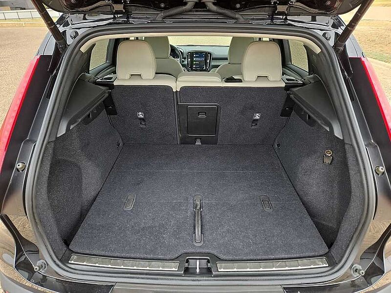 Volvo  XC40 Plus, B5 AWD Gas (mild hybrid), Gasoline, Bright