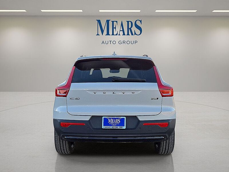 Volvo XC40 Plus, B5 AWD Gas (mild hybrid), Gasoline, Dark