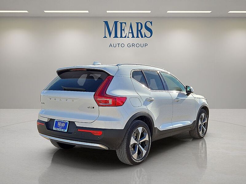 Volvo XC40 Core, B5 AWD Gas (mild hybrid), Gasoline, Bright