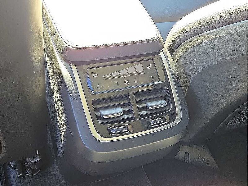 Volvo XC90 Plus, B6 AWD Gas (mild hybrid), Gasoline, Bright, 7 Seats