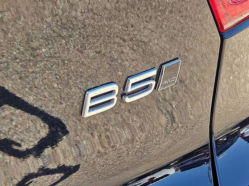 Volvo  XC40 Core, B5 AWD Gas (mild hybrid), Gasoline, Bright