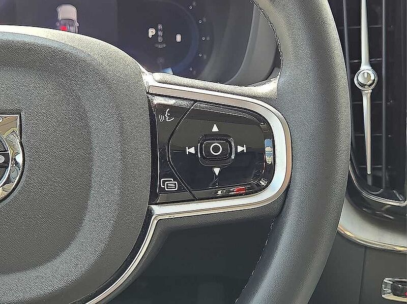 Volvo  XC60 Plus, B5 AWD Gas (mild hybrid), Gasoline, Dark