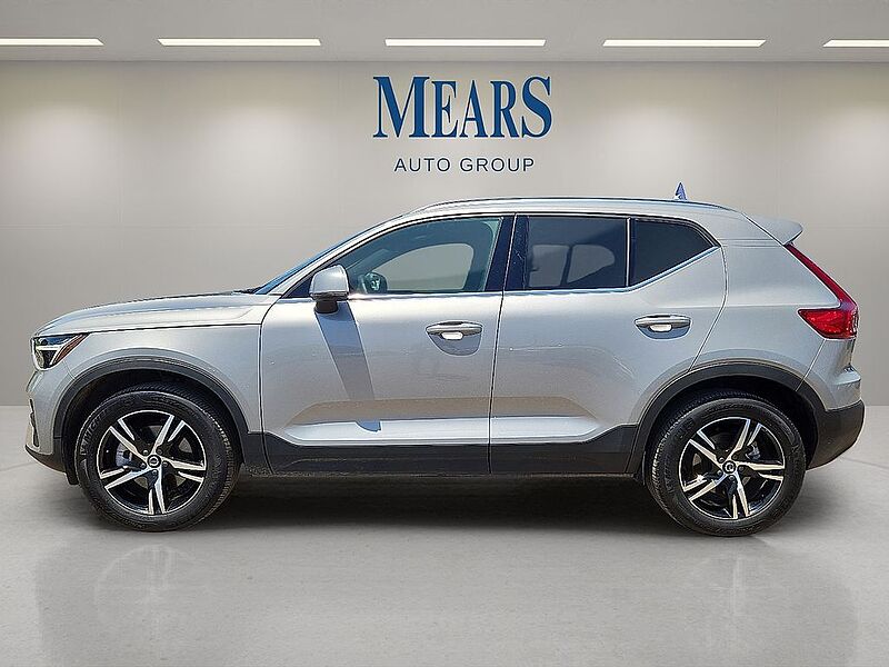 Volvo  XC40 Core, B5 AWD Gas (mild hybrid), Gasoline, Bright