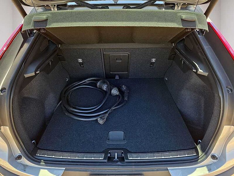 Volvo  C40 Recharge Core, Twin Motor, Electric