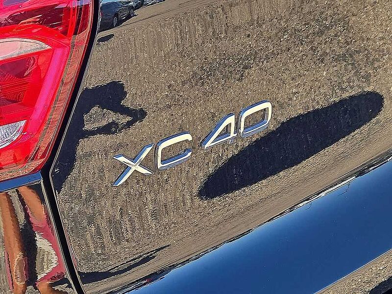 Volvo  XC40 Core, B5 AWD Gas (mild hybrid), Gasoline, Bright