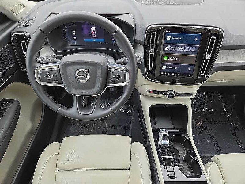 Volvo  XC40 Plus, B5 AWD Gas (mild hybrid), Gasoline, Bright