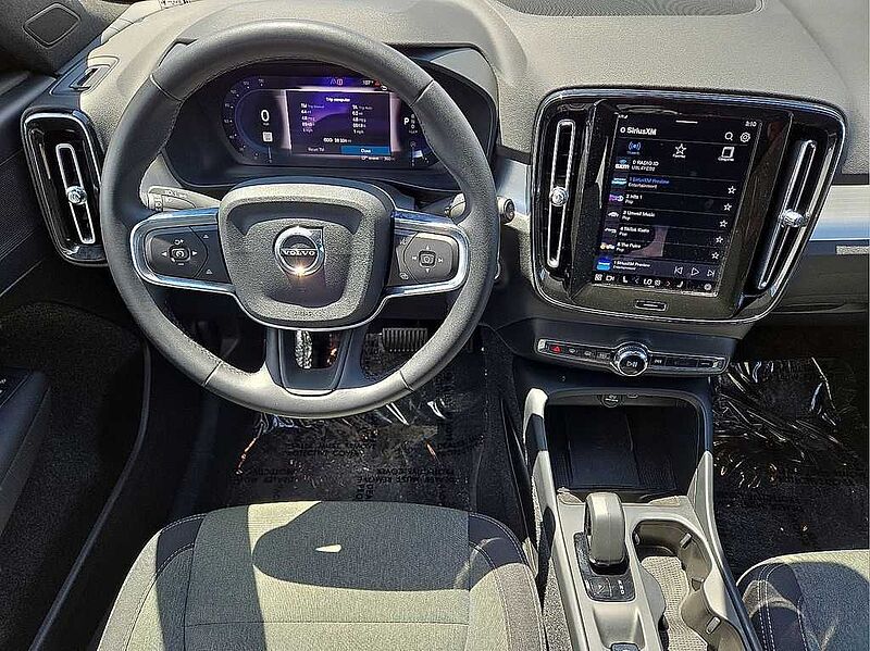 Volvo  XC40 Core, B5 AWD Gas (mild hybrid), Gasoline, Bright