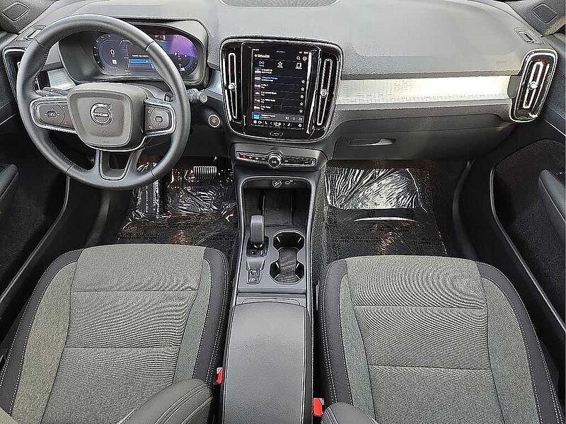 Volvo  XC40 Core, B5 AWD Gas (mild hybrid), Gasoline, Bright