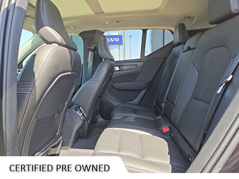Volvo  XC40 Plus, B5 AWD Gas (mild hybrid), Gasoline, Bright