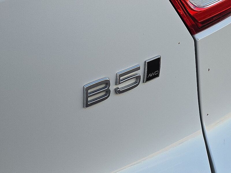 Volvo XC40 Plus, B5 AWD Gas (mild hybrid), Gasoline, Dark