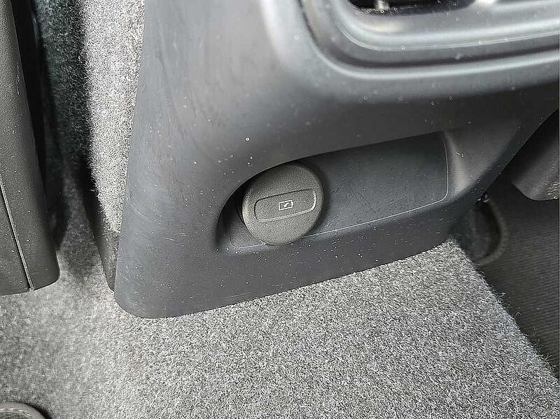 Volvo  XC40 Core, B5 AWD Gas (mild hybrid), Gasoline, Bright