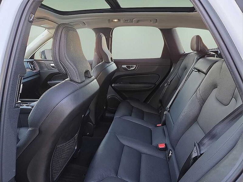 Volvo XC60 Plus, B5 AWD, Mild Hybrid, Dark