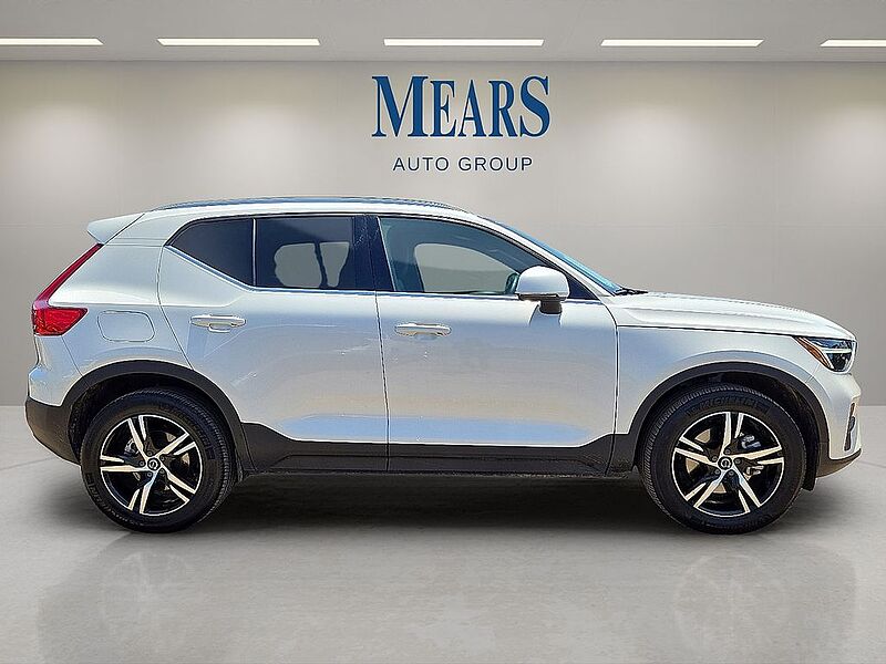 Volvo  XC40 Core, B5 AWD Gas (mild hybrid), Gasoline, Bright