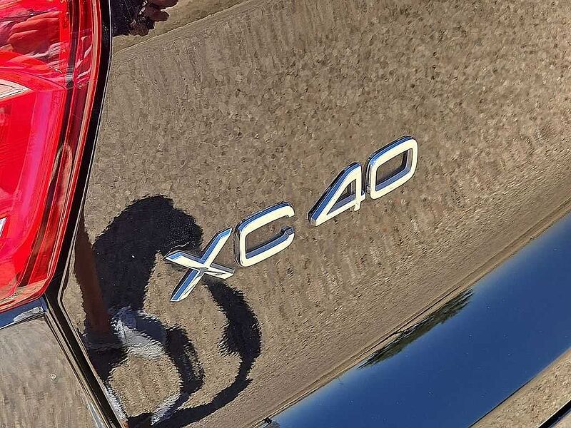 Volvo  XC40 Core, B5 AWD Gas (mild hybrid), Gasoline, Bright