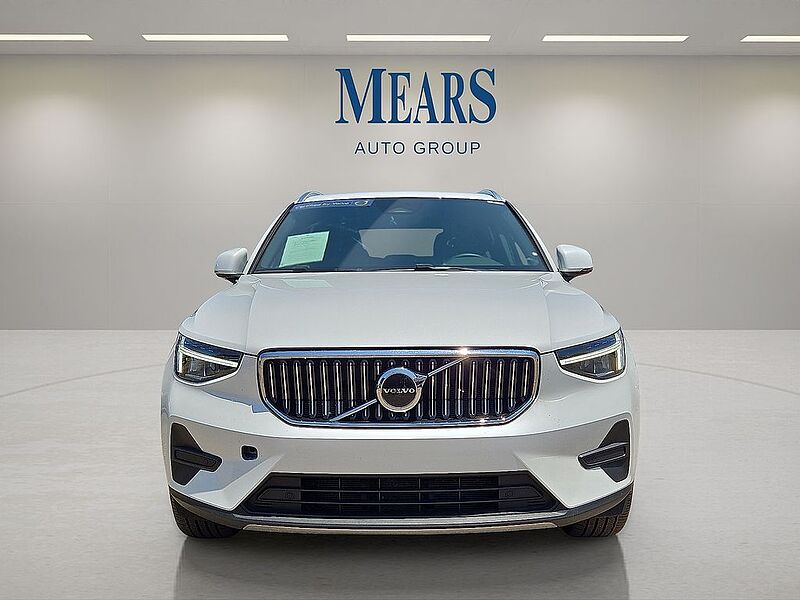 Volvo  XC40 Core, B5 AWD Gas (mild hybrid), Gasoline, Bright