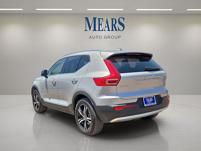 Volvo  XC40 Core, B5 AWD Gas (mild hybrid), Gasoline, Bright