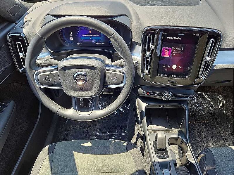 Volvo  XC40 Core, B5 AWD Gas (mild hybrid), Gasoline, Bright