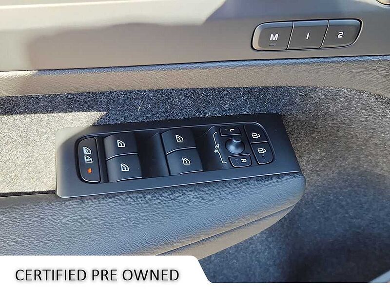 Volvo  XC40 Ultimate, B5 AWD Gas (mild hybrid), Gasoline, Bright