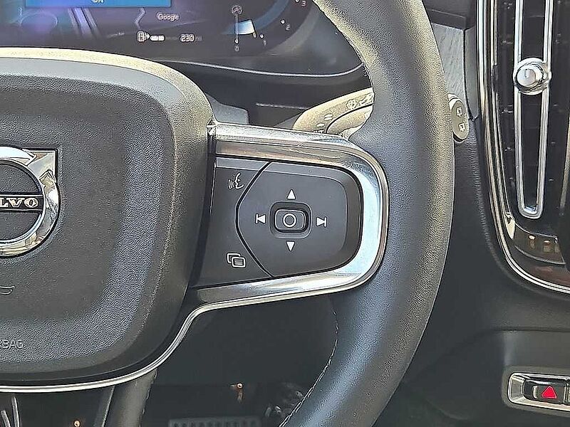 Volvo  XC40 Plus, B5 AWD, Mild Hybrid, Dark