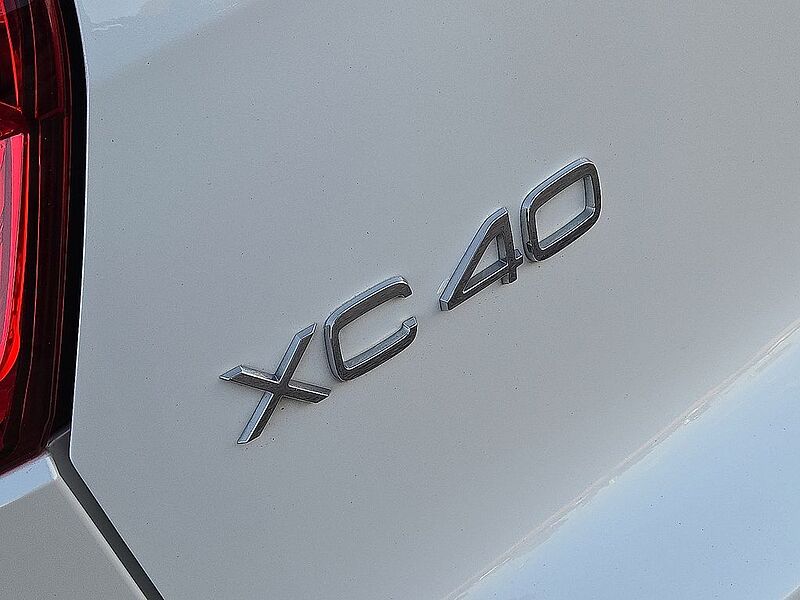 Volvo XC40 Plus, B5 AWD Gas (mild hybrid), Gasoline, Dark