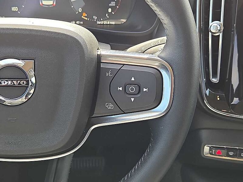 Volvo  XC40 Momentum, T5 AWD