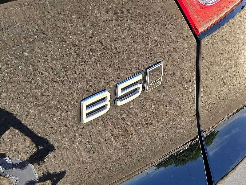 Volvo  XC40 Core, B5 AWD Gas (mild hybrid), Gasoline, Bright