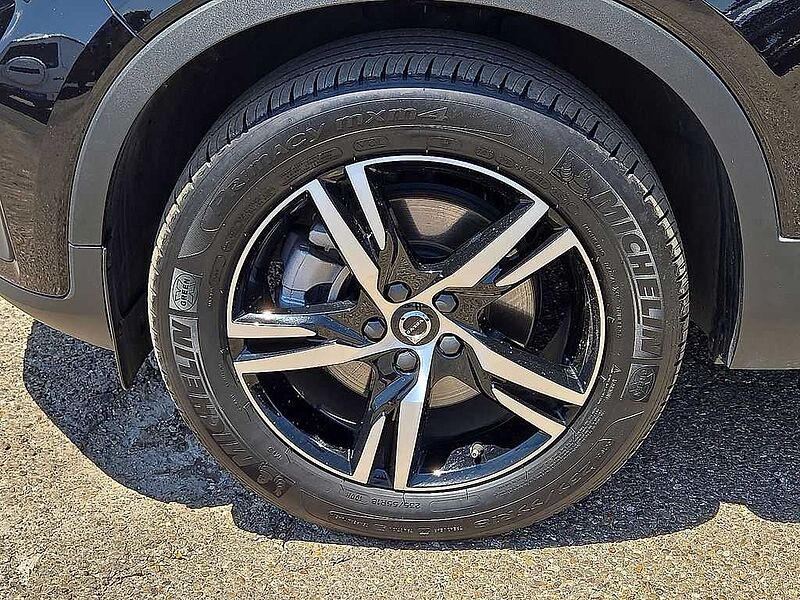 Volvo  XC40 Core, B5 AWD Gas (mild hybrid), Gasoline, Bright
