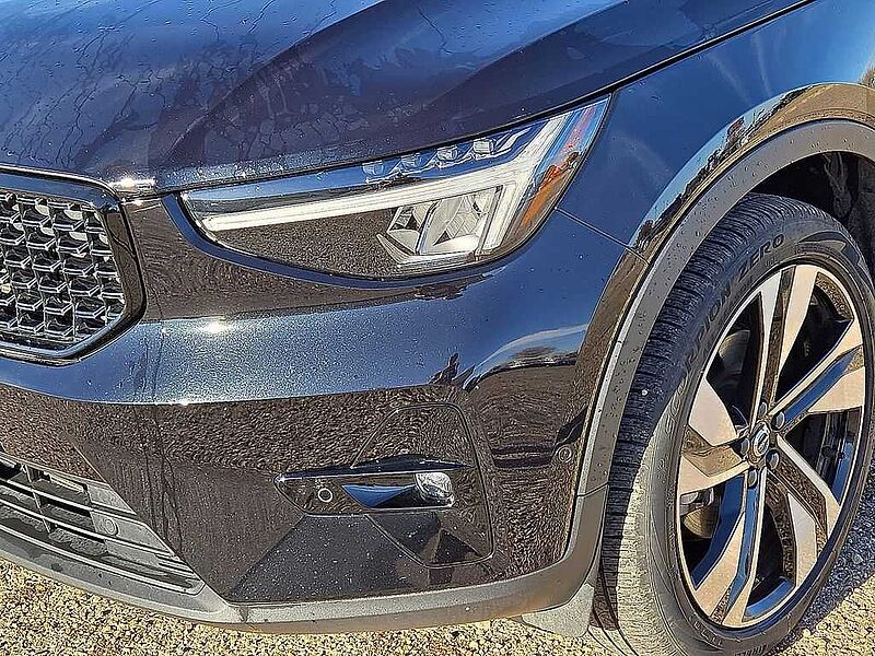 Volvo XC40 Plus, B5 AWD Gas (mild hybrid), Gasoline, Dark